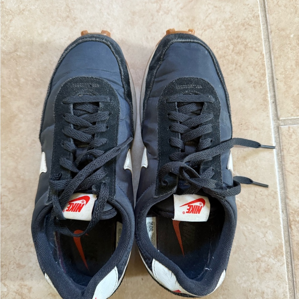 Nike waffle runners black